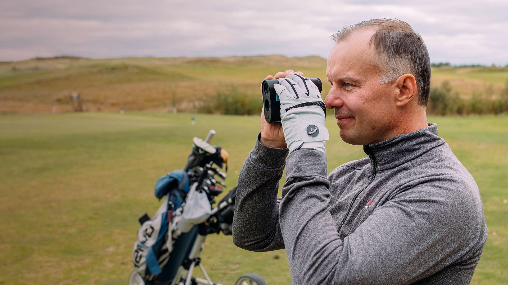 Golfaava silmäkirurgi uskaltautui linssileikkaukseen